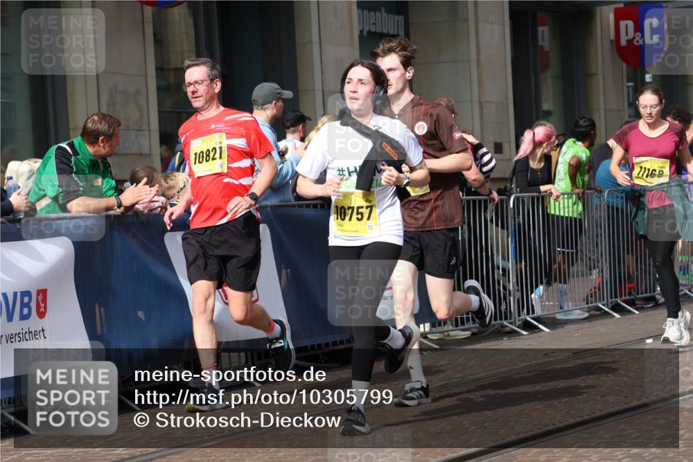 13.09.2026 - 21. swb-Marathon Bremen Strokosch-Dieckow http://msf.ph/oto/10305799 13.09.2026 10:53:18 Ziel 10141, 10174, 10222, 10227, 10478, 10479, 10626, 10684, 10821, 10838, 10845, 10886, 10905, 11168, 11242, 11379, 11446, 11502, 11590, 11800, 11950, 12056, 12119, 12308, 12331, 12341, 13597, 10284, 10448, 10585, 10714, 10757, 10780, 10863, 11012, 11238, 11282, 11575, 11766, 12040, 12170, 12275, 12369, 12398, 12461 meine-sportfotos.de