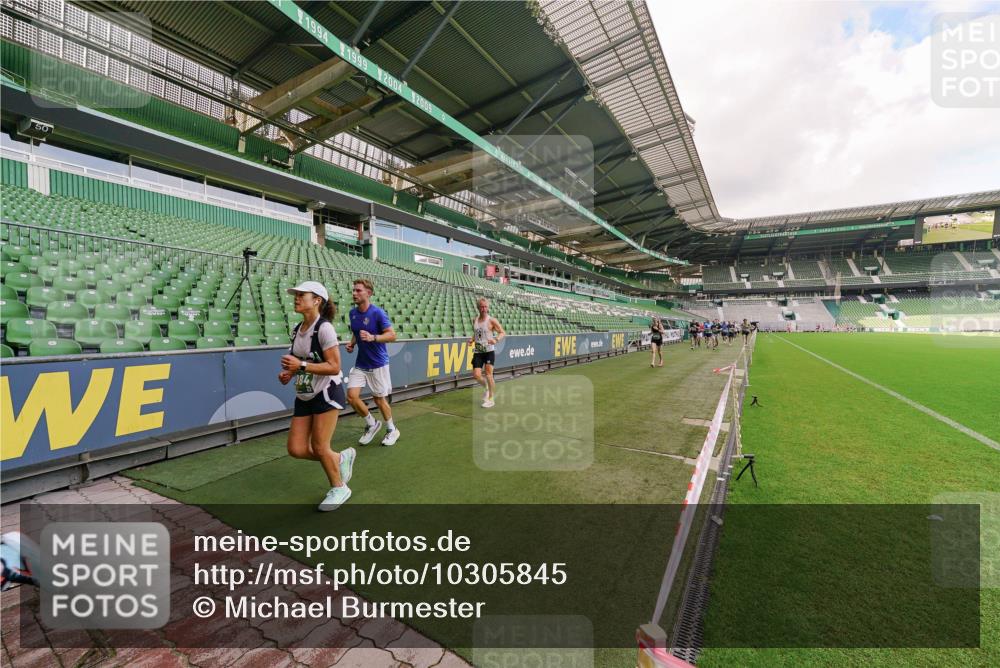 13.09.2026 - 21. swb-Marathon Bremen Michael Burmester http://msf.ph/oto/10305845 13.09.2026 12:57:10 Laufen im Stadion 307, 334, 411, 431, 465, 769, 776, 854, 857, 876, 909, 926, 948, 1010, 1130, 1191, 1199, 1254, 1535, 1601, 1750, 1752, 1809, 1881, 1900, 1972, 2001, 2040, 2046, 2051, 2075, 2122, 2260, 2324, 2371, 2402, 2423, 2473, 2493, 2535, 2604, 2634, 2640, 2671, 2761, 2812, 2903, 2904, 2948, 3051, 3078, 3119, 3182, 3202, 3290, 3319, 3348, 3411, 3450, 3458, 3508, 3514, 3634, 3685, 3690, 3760, 3813, 3866, 3939, 4101, 4135, 4171, 4316, 4319, 4455, 4479 meine-sportfotos.de