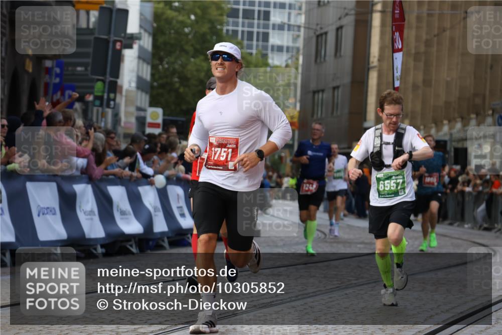 13.09.2026 - 21. swb-Marathon Bremen Strokosch-Dieckow http://msf.ph/oto/10305852 13.09.2026 12:59:39 Ziel 658, 1248, 1508, 1751, 1800, 1993, 2651, 3584, 4096, 6991, 8383, 9533, 807, 1320, 1485, 6557, 8850 meine-sportfotos.de