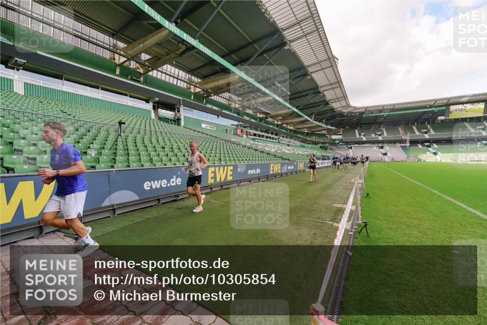 13.09.2026 - 21. swb-Marathon Bremen Michael Burmester http://msf.ph/oto/10305854 13.09.2026 12:57:11 Laufen im Stadion 307, 334, 411, 431, 465, 769, 776, 854, 857, 876, 909, 926, 948, 1010, 1130, 1191, 1199, 1254, 1535, 1601, 1750, 1752, 1809, 1881, 1900, 1972, 2001, 2040, 2046, 2051, 2075, 2122, 2260, 2324, 2371, 2402, 2423, 2473, 2493, 2535, 2604, 2634, 2640, 2671, 2761, 2812, 2903, 2904, 2948, 3051, 3078, 3119, 3182, 3202, 3290, 3319, 3348, 3411, 3450, 3458, 3508, 3514, 3634, 3685, 3690, 3760, 3813, 3866, 3939, 4101, 4135, 4171, 4316, 4319, 4455, 4479 meine-sportfotos.de