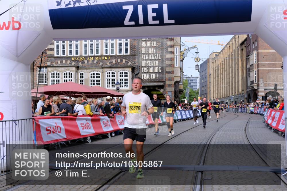 13.09.2026 - 21. swb-Marathon Bremen Tim E. http://msf.ph/oto/10305867 13.09.2026 10:49:40 Ziel 10294, 10514, 10655, 10739, 10835, 10846, 10910, 11092, 11191, 11567, 11621, 11635, 11896, 11984, 12376, 13577 meine-sportfotos.de