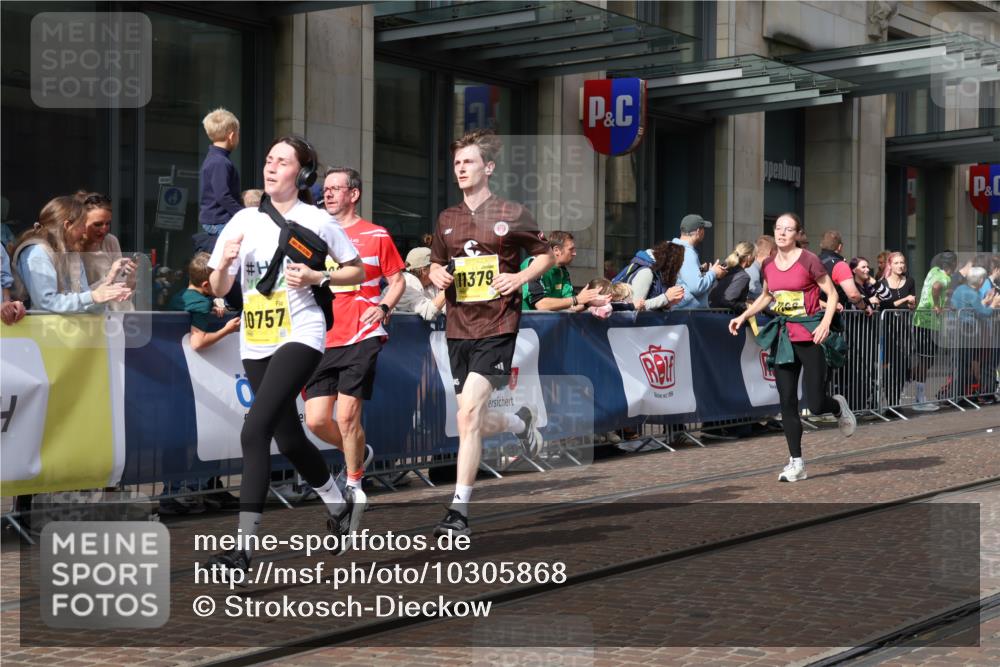 13.09.2026 - 21. swb-Marathon Bremen Strokosch-Dieckow http://msf.ph/oto/10305868 13.09.2026 10:53:19 Ziel 10141, 10174, 10222, 10227, 10478, 10479, 10626, 10684, 10685, 10821, 10838, 10845, 10886, 10905, 11168, 11242, 11379, 11446, 11502, 11590, 11596, 11800, 11950, 12056, 12119, 12308, 12331, 12341, 12492, 13597, 10284, 10448, 10585, 10714, 10757, 10780, 11012, 11168, 11238, 11282, 11379, 11575, 12040, 12170, 12275, 12369, 12398, 12461 meine-sportfotos.de