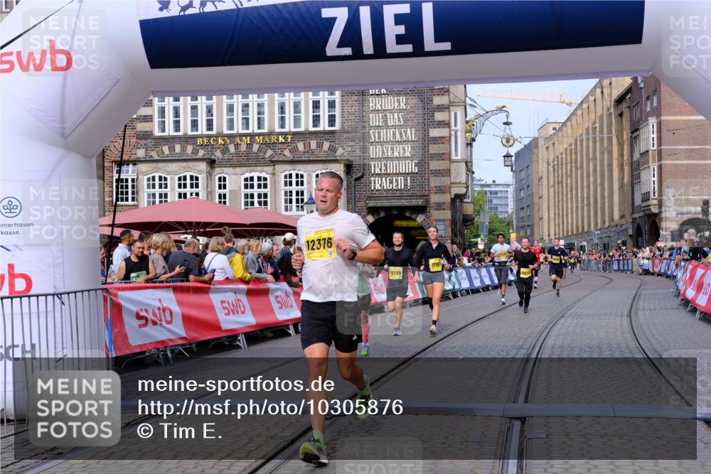 13.09.2026 - 21. swb-Marathon Bremen Tim E. http://msf.ph/oto/10305876 13.09.2026 10:49:41 Ziel 10294, 10514, 10655, 10739, 10835, 10846, 10910, 11092, 11191, 11621, 11635, 11984, 12376 meine-sportfotos.de