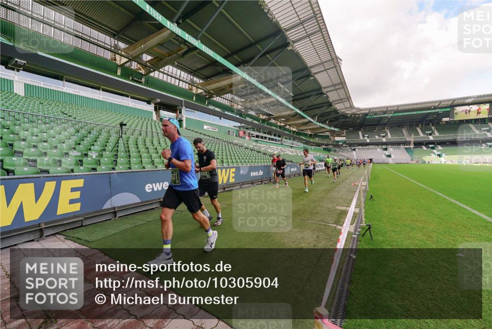 13.09.2026 - 21. swb-Marathon Bremen Michael Burmester http://msf.ph/oto/10305904 13.09.2026 12:57:21 Laufen im Stadion 307, 334, 431, 465, 769, 776, 789, 790, 857, 876, 909, 926, 948, 1010, 1119, 1130, 1191, 1199, 1254, 1535, 1601, 1750, 1752, 1809, 1881, 1900, 1972, 2001, 2040, 2046, 2051, 2075, 2260, 2324, 2371, 2397, 2402, 2423, 2473, 2493, 2535, 2634, 2640, 2671, 2761, 2812, 2903, 2904, 2948, 3051, 3078, 3119, 3138, 3182, 3186, 3202, 3290, 3319, 3348, 3411, 3450, 3458, 3508, 3514, 3534, 3634, 3655, 3685, 3690, 3695, 3760, 3813, 3866, 3939, 4101, 4171, 4316, 4319, 4455, 4479 meine-sportfotos.de