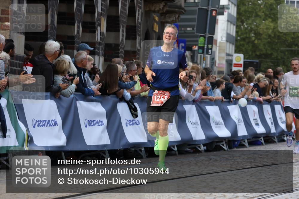 13.09.2026 - 21. swb-Marathon Bremen Strokosch-Dieckow http://msf.ph/oto/10305944 13.09.2026 12:59:43 Ziel 658, 1248, 1751, 1800, 1993, 2651, 3251, 4096, 8383, 9533, 807, 1320, 1485, 8850, 9153 meine-sportfotos.de