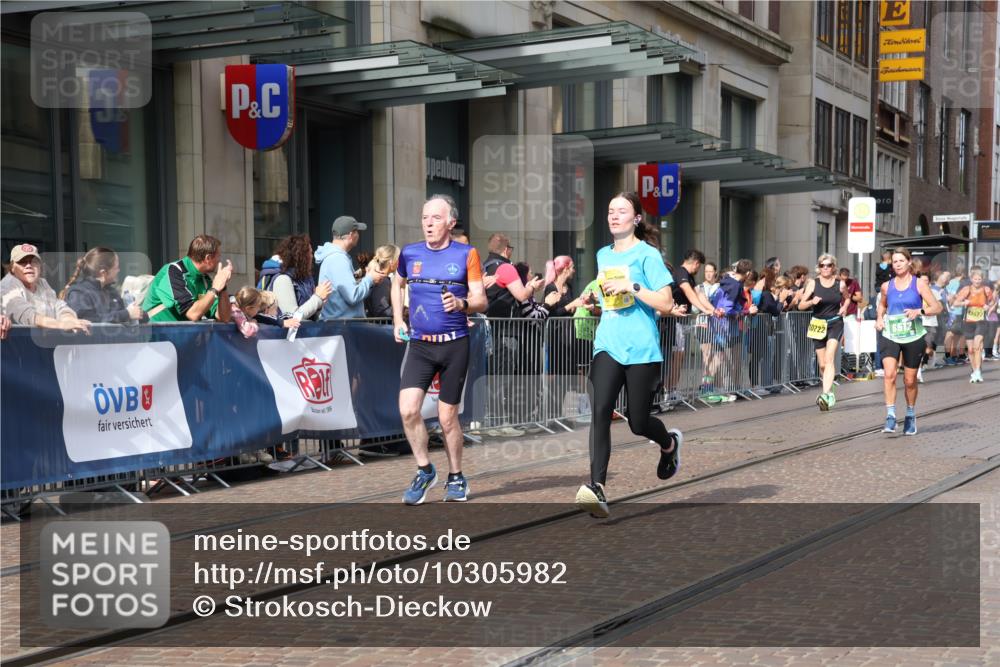 13.09.2026 - 21. swb-Marathon Bremen Strokosch-Dieckow http://msf.ph/oto/10305982 13.09.2026 10:53:24 Ziel 10141, 10174, 10222, 10227, 10255, 10478, 10479, 10626, 10684, 10685, 10708, 10838, 10845, 10905, 11242, 11446, 11489, 11502, 11596, 11800, 11950, 12119, 12331, 12341, 12405, 12492, 12515, 13597, 10284, 10448, 10585, 10757, 10780, 10821, 10886, 11012, 11168, 11282, 11379, 11590, 12040, 12056, 12170, 12275, 12308, 12398, 12461 meine-sportfotos.de
