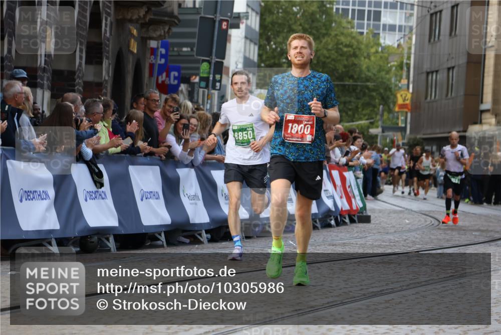 13.09.2026 - 21. swb-Marathon Bremen Strokosch-Dieckow http://msf.ph/oto/10305986 13.09.2026 12:59:45 Ziel 466, 658, 862, 1248, 1800, 1993, 2651, 3251, 4096, 8383, 9533, 807, 1320, 1485, 8850, 9153 meine-sportfotos.de