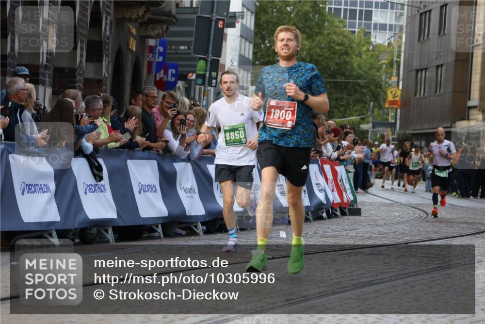 13.09.2026 - 21. swb-Marathon Bremen Strokosch-Dieckow http://msf.ph/oto/10305996 13.09.2026 12:59:45 Ziel 466, 658, 862, 1248, 1800, 1993, 2651, 3251, 4096, 8383, 9533, 807, 1320, 1485, 8850, 9153 meine-sportfotos.de