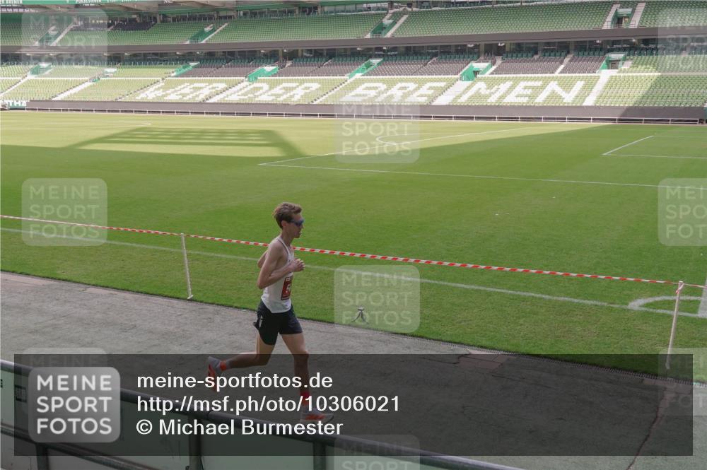 13.09.2026 - 21. swb-Marathon Bremen Michael Burmester http://msf.ph/oto/10306021 13.09.2026 12:13:43 Laufen im Stadion 245, 317, 443, 540, 796, 822, 1149, 692, 1046, 1651, 1671, 2054 meine-sportfotos.de