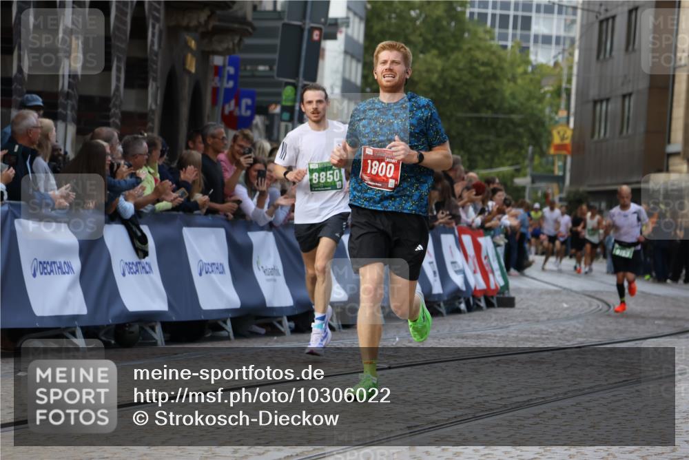 13.09.2026 - 21. swb-Marathon Bremen Strokosch-Dieckow http://msf.ph/oto/10306022 13.09.2026 12:59:45 Ziel 466, 658, 862, 1248, 1800, 1993, 2651, 3251, 4096, 8383, 9533, 807, 1320, 1485, 8850, 9153 meine-sportfotos.de
