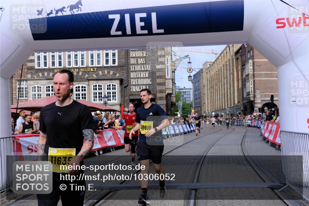 13.09.2026 - 21. swb-Marathon Bremen Tim E. http://msf.ph/oto/10306052 13.09.2026 10:49:47 Ziel 10739, 10835, 10846, 10910, 11092, 11191, 11621, 11635, 11717, 12376 meine-sportfotos.de
