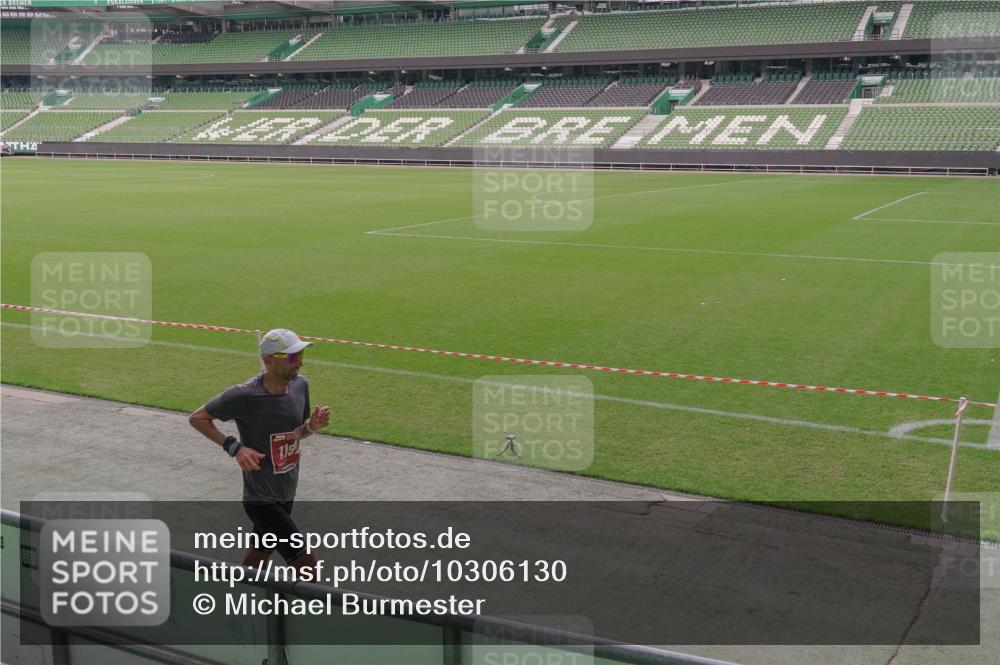 13.09.2026 - 21. swb-Marathon Bremen Michael Burmester http://msf.ph/oto/10306130 13.09.2026 12:16:30 Laufen im Stadion 1028, 1190, 1192, 1263, 1670, 1766, 1997, 317, 443, 796, 1149 meine-sportfotos.de