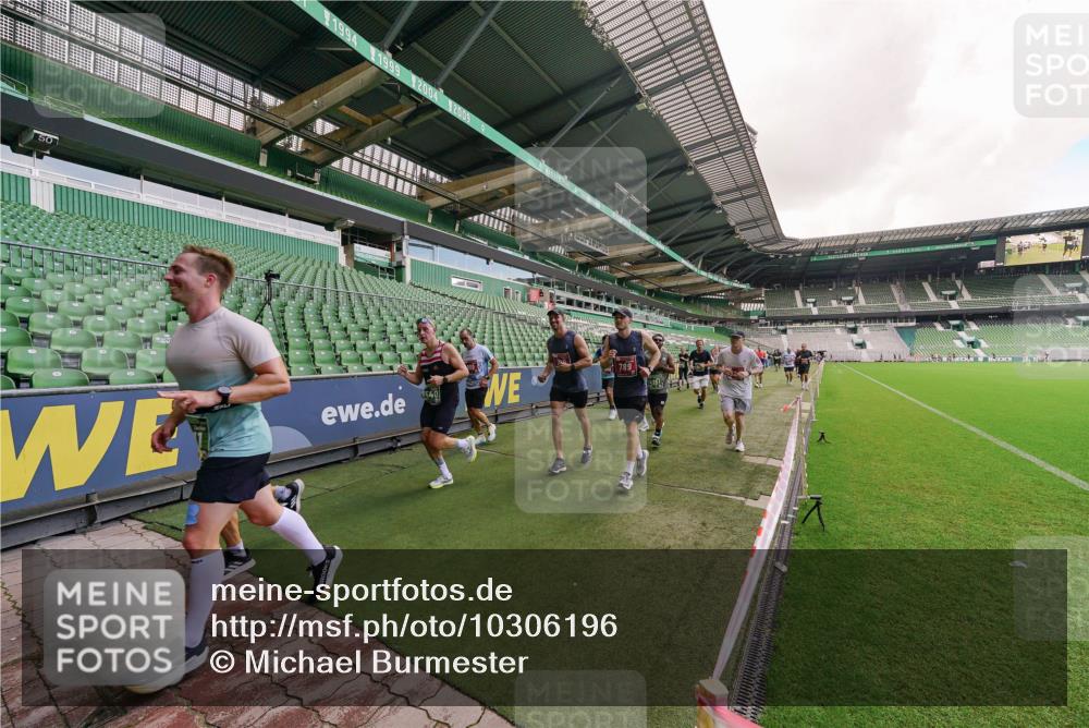 13.09.2026 - 21. swb-Marathon Bremen Michael Burmester http://msf.ph/oto/10306196 13.09.2026 12:58:15 Laufen im Stadion 141, 148, 226, 334, 511, 672, 769, 776, 789, 790, 857, 909, 972, 1010, 1119, 1191, 1199, 1254, 1281, 1535, 1642, 1647, 1752, 1809, 1881, 1900, 1931, 1933, 2046, 2051, 2075, 2324, 2343, 2367, 2371, 2397, 2402, 2423, 2425, 2493, 2577, 2640, 2771, 2807, 2885, 2903, 2904, 3021, 3051, 3078, 3098, 3120, 3138, 3148, 3182, 3186, 3233, 3319, 3338, 3435, 3450, 3458, 3514, 3534, 3560, 3634, 3655, 3685, 3690, 3695, 3760, 3866, 3933, 3934, 3939, 4101, 4316, 4319, 205 meine-sportfotos.de