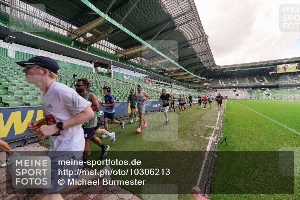 13.09.2026 - 21. swb-Marathon Bremen Michael Burmester http://msf.ph/oto/10306213 13.09.2026 12:58:17 Laufen im Stadion 141, 148, 226, 334, 511, 672, 776, 789, 790, 857, 909, 972, 1010, 1119, 1191, 1199, 1254, 1281, 1535, 1642, 1647, 1752, 1809, 1881, 1900, 1931, 1933, 2046, 2051, 2075, 2324, 2343, 2367, 2371, 2397, 2402, 2423, 2425, 2493, 2577, 2640, 2771, 2807, 2885, 2903, 2904, 2979, 3021, 3051, 3078, 3098, 3120, 3138, 3148, 3182, 3186, 3233, 3319, 3338, 3435, 3450, 3514, 3534, 3560, 3634, 3655, 3685, 3690, 3695, 3760, 3866, 3933, 3934, 3939, 4101, 4316, 4319, 205 meine-sportfotos.de