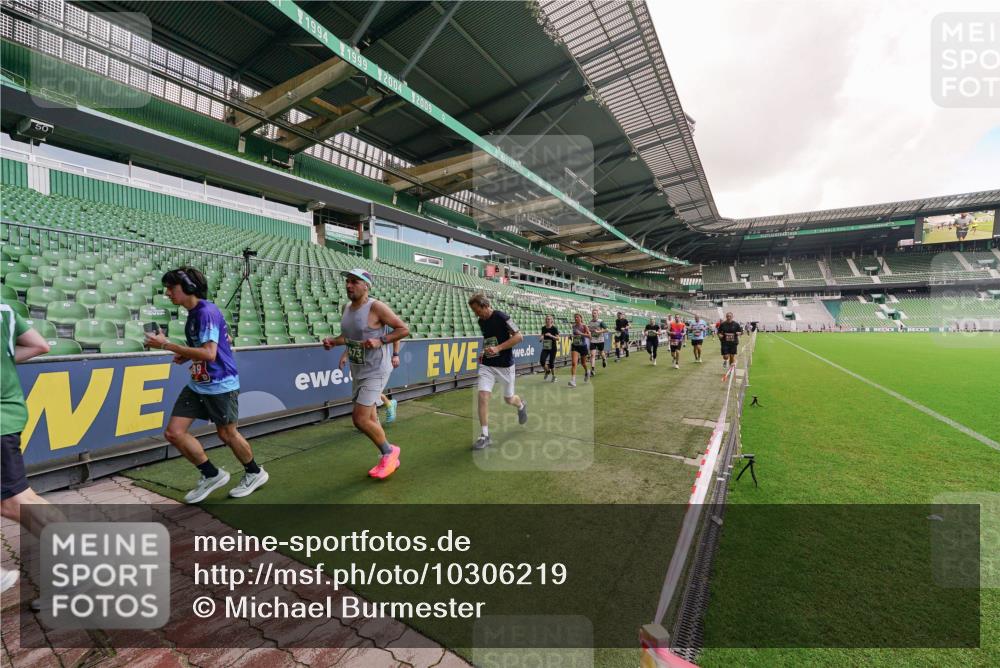 13.09.2026 - 21. swb-Marathon Bremen Michael Burmester http://msf.ph/oto/10306219 13.09.2026 12:58:18 Laufen im Stadion 141, 148, 191, 226, 334, 511, 672, 776, 789, 790, 857, 909, 972, 1010, 1119, 1191, 1199, 1254, 1281, 1535, 1642, 1647, 1752, 1809, 1881, 1900, 1931, 1933, 2046, 2051, 2075, 2324, 2343, 2367, 2371, 2397, 2402, 2423, 2425, 2493, 2577, 2640, 2771, 2807, 2885, 2903, 2904, 2979, 3021, 3051, 3078, 3098, 3120, 3138, 3148, 3182, 3186, 3233, 3319, 3338, 3435, 3450, 3514, 3534, 3560, 3634, 3655, 3685, 3690, 3695, 3760, 3866, 3933, 3934, 3939, 4101, 4316, 4319, 205 meine-sportfotos.de