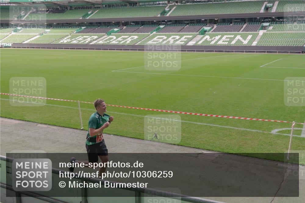 13.09.2026 - 21. swb-Marathon Bremen Michael Burmester http://msf.ph/oto/10306259 13.09.2026 12:22:21 Laufen im Stadion 129, 236, 642, 1957, 1238 meine-sportfotos.de