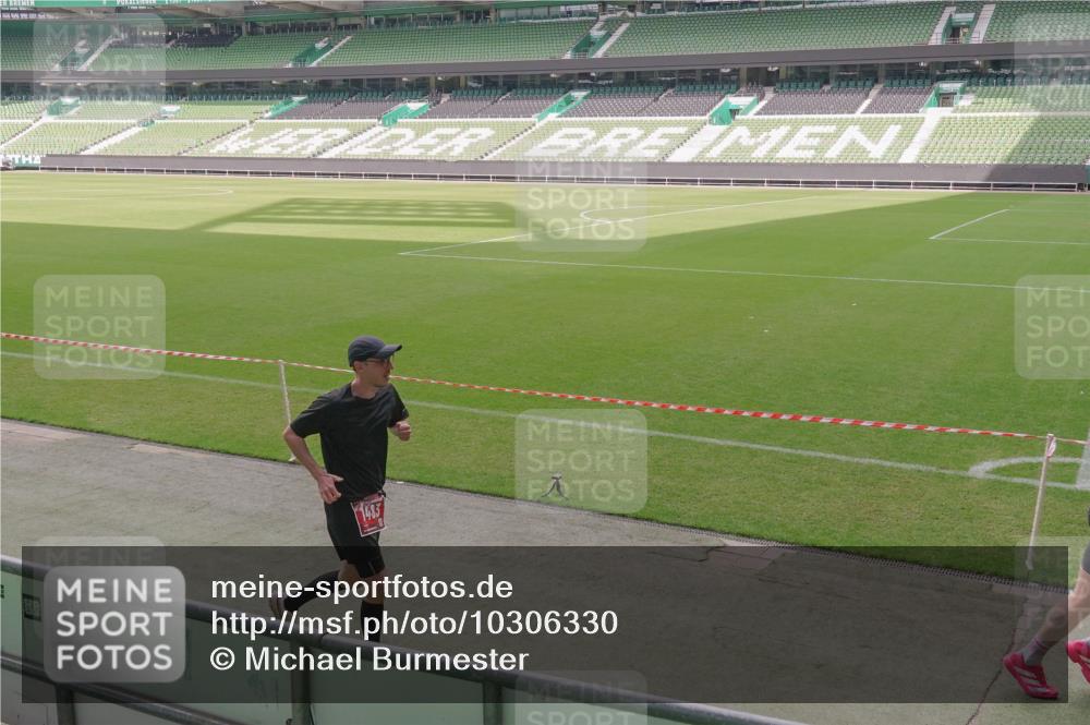 13.09.2026 - 21. swb-Marathon Bremen Michael Burmester http://msf.ph/oto/10306330 13.09.2026 12:23:49 Laufen im Stadion 129, 149, 236, 289, 798, 1483, 1490, 1567, 634, 1957 meine-sportfotos.de