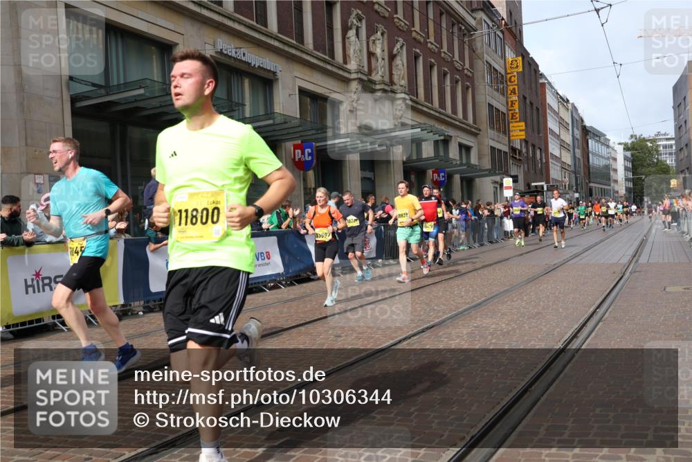 13.09.2026 - 21. swb-Marathon Bremen Strokosch-Dieckow http://msf.ph/oto/10306344 13.09.2026 10:53:32 Ziel 10141, 10174, 10227, 10255, 10478, 10579, 10684, 10685, 10708, 10822, 10838, 10905, 10947, 11010, 11206, 11489, 11502, 11596, 11950, 12075, 12244, 12331, 12341, 12356, 12405, 12435, 12492, 12515, 13531, 13597, 10222, 10448, 10479, 10585, 10626, 10757, 10780, 10821, 10845, 10886, 11012, 11168, 11242, 11379, 11446, 11590, 11800, 12040, 12056, 12119, 12170, 12275, 12308, 12461 meine-sportfotos.de
