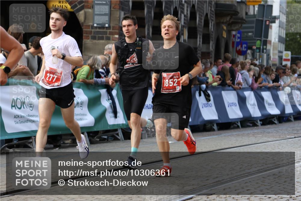 13.09.2026 - 21. swb-Marathon Bremen Strokosch-Dieckow http://msf.ph/oto/10306361 13.09.2026 13:00:05 Ziel 126, 277, 466, 807, 862, 1320, 1485, 1852, 4964, 5316, 5828, 6557, 8850, 671, 912, 1571, 7015, 8689 meine-sportfotos.de