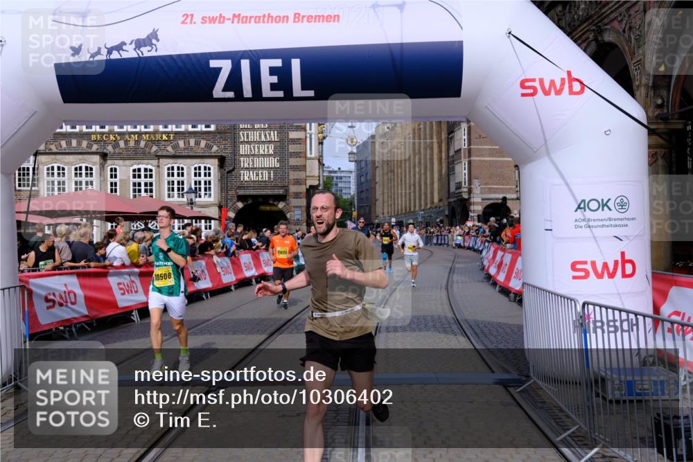 13.09.2026 - 21. swb-Marathon Bremen Tim E. http://msf.ph/oto/10306402 13.09.2026 10:50:07 Ziel 10508, 10593, 10709, 10966, 11005, 11007, 11035, 11183, 12380 meine-sportfotos.de