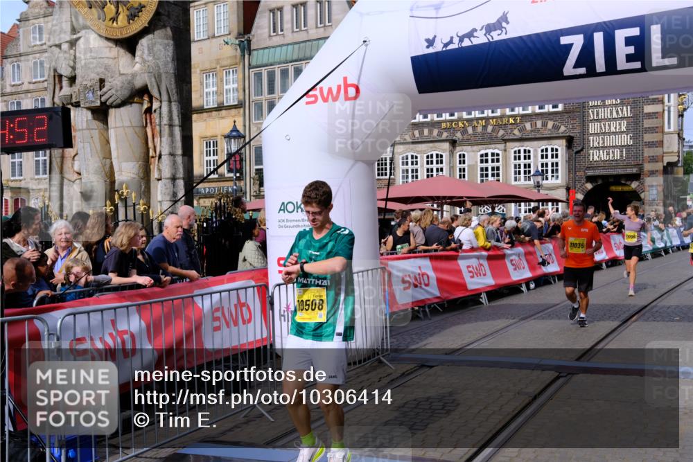 13.09.2026 - 21. swb-Marathon Bremen Tim E. http://msf.ph/oto/10306414 13.09.2026 10:50:09 Ziel 10452, 10508, 10593, 10709, 10966, 11005, 11007, 11035, 11183, 12380 meine-sportfotos.de