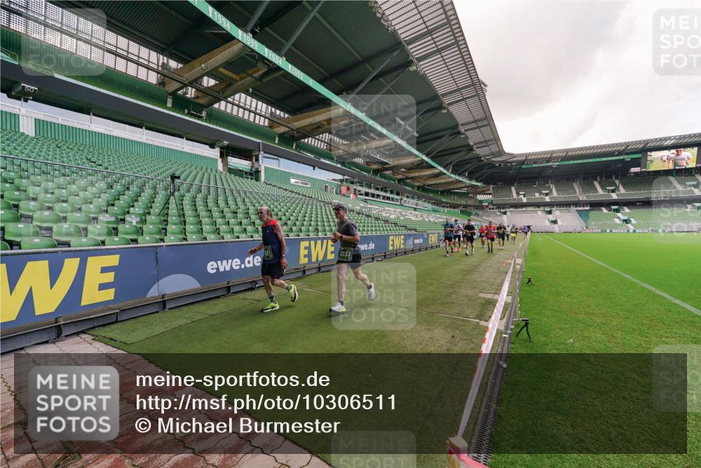 13.09.2026 - 21. swb-Marathon Bremen Michael Burmester http://msf.ph/oto/10306511 13.09.2026 12:59:09 Laufen im Stadion 141, 148, 191, 226, 232, 342, 511, 672, 745, 789, 790, 972, 1080, 1119, 1166, 1191, 1199, 1209, 1281, 1516, 1642, 1647, 1752, 1931, 1933, 2046, 2088, 2210, 2289, 2343, 2367, 2397, 2425, 2481, 2517, 2570, 2577, 2771, 2806, 2807, 2827, 2885, 2899, 2953, 2961, 2979, 3015, 3021, 3098, 3120, 3124, 3138, 3148, 3182, 3186, 3190, 3233, 3273, 3319, 3338, 3435, 3516, 3531, 3534, 3560, 3652, 3655, 3695, 3861, 3930, 3933, 3934, 205 meine-sportfotos.de