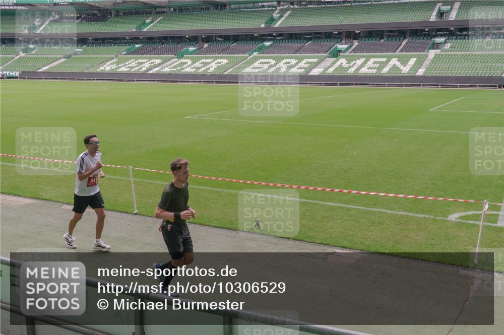 13.09.2026 - 21. swb-Marathon Bremen Michael Burmester http://msf.ph/oto/10306529 13.09.2026 12:26:52 Laufen im Stadion 103, 206, 238, 322, 420, 447, 841, 875, 968, 1187, 1352, 1840, 2032, 2044, 2143, 129, 149, 236, 289, 798, 1483, 1490, 1567 meine-sportfotos.de