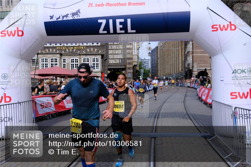 13.09.2026 - 21. swb-Marathon Bremen Tim E. http://msf.ph/oto/10306581 13.09.2026 10:50:13 Ziel 10452, 10508, 10593, 10966, 11005, 11007, 11035, 11183, 11415, 12380, 12510 meine-sportfotos.de