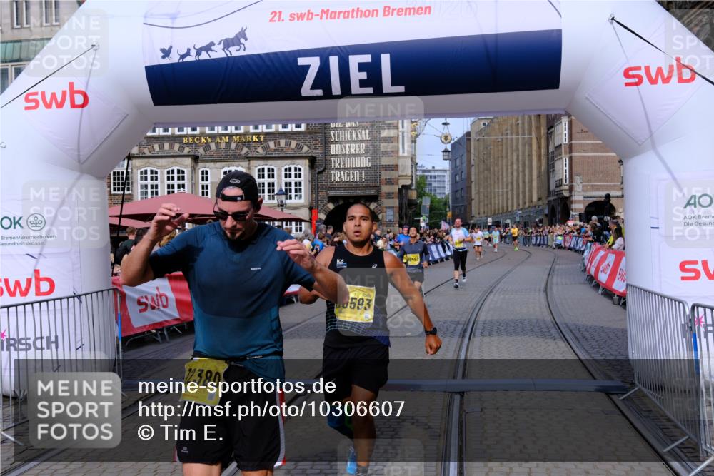 13.09.2026 - 21. swb-Marathon Bremen Tim E. http://msf.ph/oto/10306607 13.09.2026 10:50:14 Ziel 10452, 10508, 10593, 10876, 10966, 11005, 11035, 11183, 11415, 12380, 12510 meine-sportfotos.de