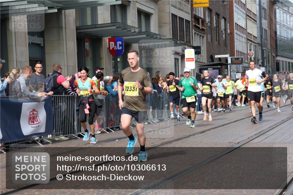 13.09.2026 - 21. swb-Marathon Bremen Strokosch-Dieckow http://msf.ph/oto/10306613 13.09.2026 10:53:39 Ziel 10174, 10255, 10579, 10684, 10685, 10708, 10822, 10947, 11010, 11206, 11290, 11489, 11596, 11950, 12075, 12244, 12356, 12405, 12435, 12492, 12515, 13531, 10141, 10174, 10222, 10227, 10478, 10479, 10626, 10757, 10780, 10821, 10838, 10845, 10886, 10905, 11168, 11242, 11379, 11446, 11502, 11590, 11800, 12056, 12119, 12308, 12331, 12341, 13597 meine-sportfotos.de