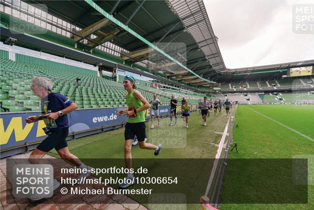 13.09.2026 - 21. swb-Marathon Bremen Michael Burmester http://msf.ph/oto/10306654 13.09.2026 12:59:34 Laufen im Stadion 135, 141, 148, 191, 226, 232, 260, 342, 511, 651, 672, 745, 972, 1080, 1166, 1209, 1281, 1368, 1493, 1494, 1516, 1642, 1647, 1650, 1861, 1931, 1933, 1935, 1963, 2088, 2210, 2289, 2293, 2306, 2322, 2343, 2367, 2425, 2481, 2517, 2570, 2577, 2686, 2771, 2806, 2807, 2827, 2885, 2899, 2914, 2953, 2961, 2979, 3015, 3021, 3076, 3098, 3105, 3120, 3124, 3145, 3148, 3190, 3233, 3273, 3338, 3354, 3435, 3480, 3516, 3531, 3560, 3652, 3729, 3855, 3861, 3930, 3933, 3934, 205 meine-sportfotos.de