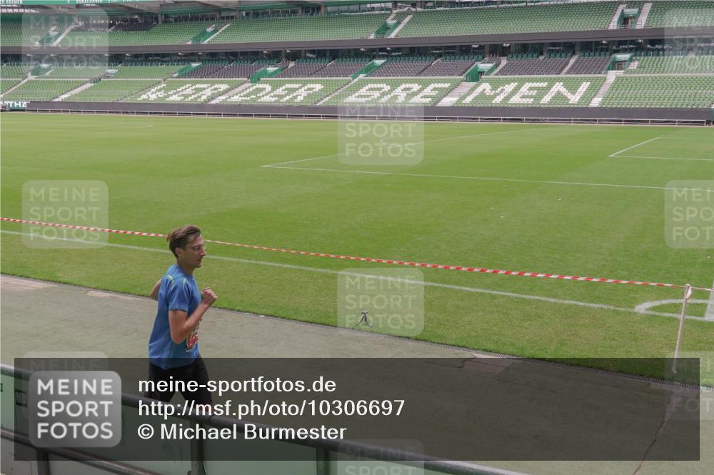 13.09.2026 - 21. swb-Marathon Bremen Michael Burmester http://msf.ph/oto/10306697 13.09.2026 12:28:01 Laufen im Stadion 103, 238, 358, 420, 553, 574, 649, 719, 959, 1161, 1253, 1256, 1352, 1391, 1428, 1525, 1724, 1783, 1917, 2032, 3662, 4264, 149, 289, 798, 814, 1313, 1483, 1490, 1544, 1567 meine-sportfotos.de