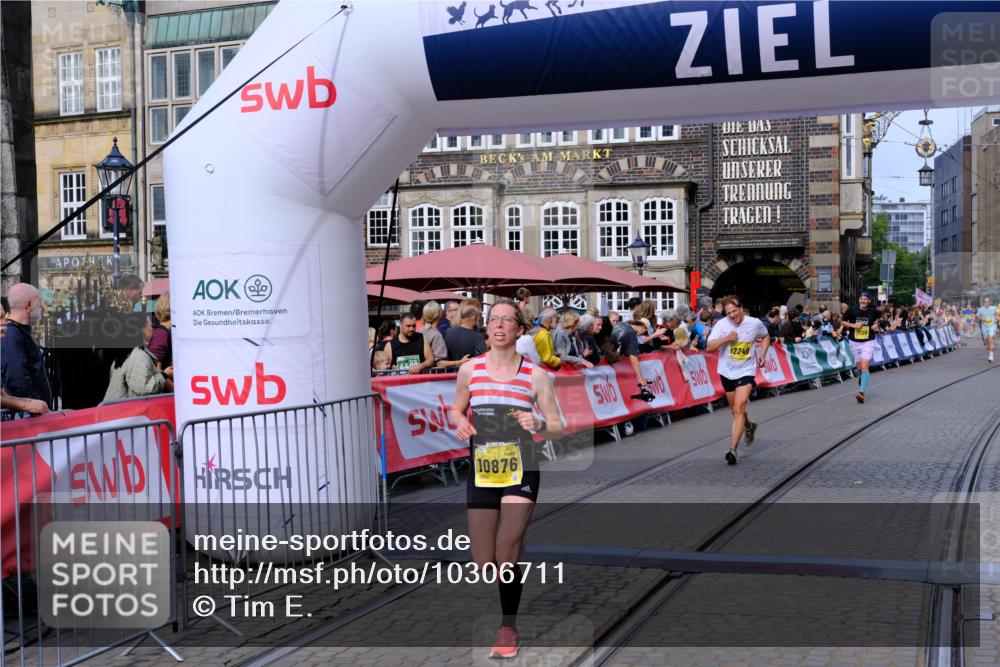 13.09.2026 - 21. swb-Marathon Bremen Tim E. http://msf.ph/oto/10306711 13.09.2026 10:50:22 Ziel 10452, 10593, 10876, 10966, 11005, 11035, 11111, 11128, 11415, 12240, 12380, 12510 meine-sportfotos.de