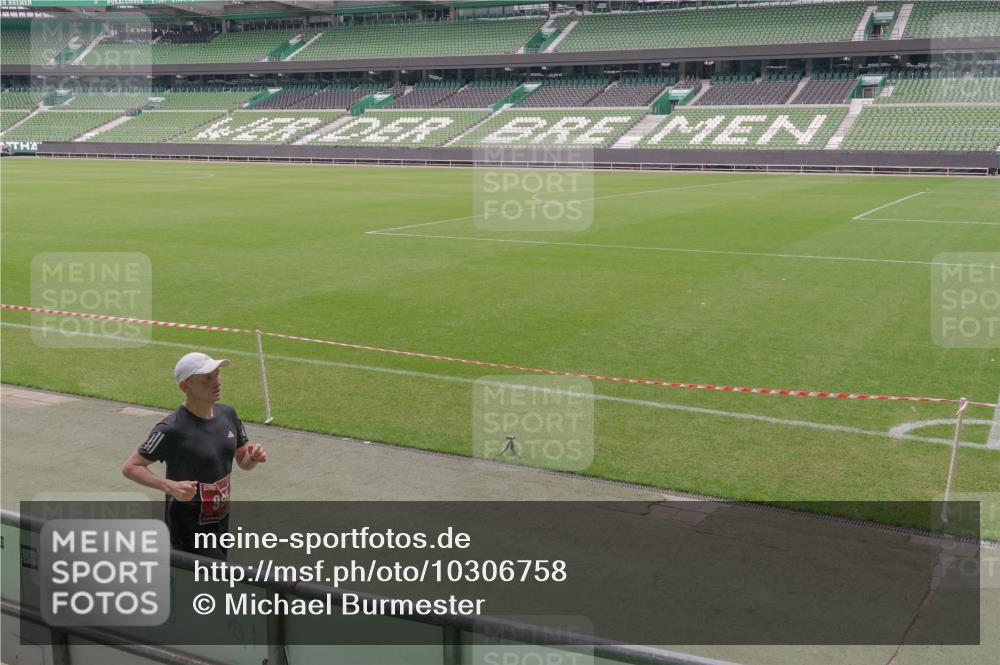 13.09.2026 - 21. swb-Marathon Bremen Michael Burmester http://msf.ph/oto/10306758 13.09.2026 12:28:17 Laufen im Stadion 103, 238, 358, 420, 553, 574, 649, 719, 959, 1161, 1253, 1256, 1352, 1391, 1428, 1525, 1724, 1783, 1917, 2032, 3662, 4264, 149, 289, 814, 968, 1313, 1483, 1490, 1544 meine-sportfotos.de