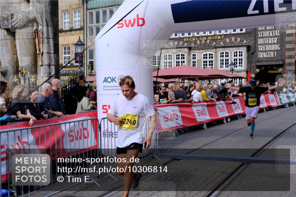 13.09.2026 - 21. swb-Marathon Bremen Tim E. http://msf.ph/oto/10306814 13.09.2026 10:50:26 Ziel 10452, 10876, 11111, 11128, 11178, 11415, 12240, 12269, 12510 meine-sportfotos.de