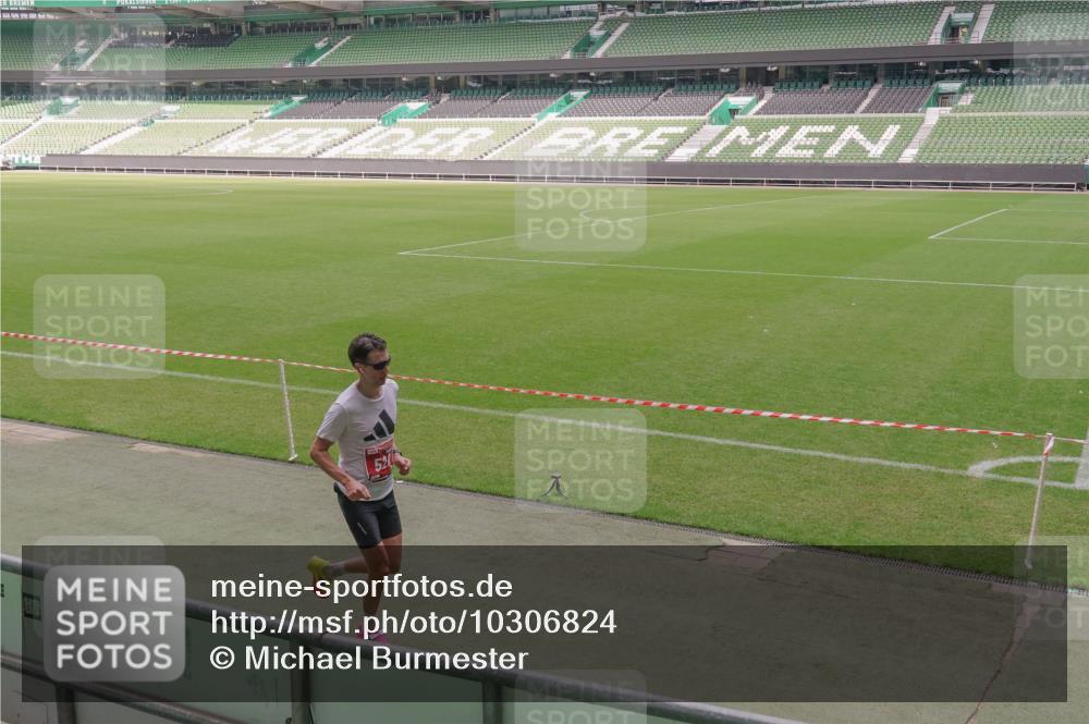 13.09.2026 - 21. swb-Marathon Bremen Michael Burmester http://msf.ph/oto/10306824 13.09.2026 12:29:17 Laufen im Stadion 314, 358, 520, 547, 553, 574, 649, 719, 858, 934, 959, 1161, 1253, 1256, 1391, 1428, 1525, 1724, 1783, 3662, 206, 322, 447, 814, 841, 875, 968, 1187, 1313, 1544, 1840, 2044, 2143 meine-sportfotos.de