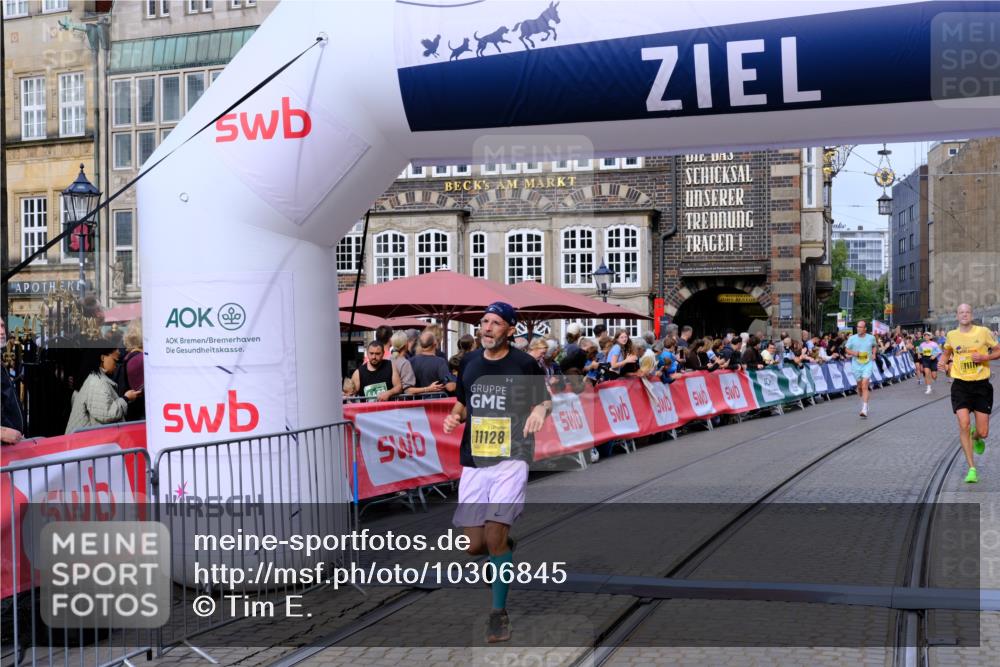 13.09.2026 - 21. swb-Marathon Bremen Tim E. http://msf.ph/oto/10306845 13.09.2026 10:50:27 Ziel 10452, 10876, 11111, 11128, 11178, 11415, 11497, 11499, 12240, 12269, 12510 meine-sportfotos.de
