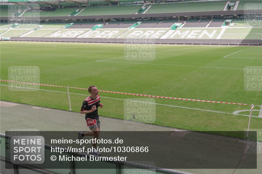 13.09.2026 - 21. swb-Marathon Bremen Michael Burmester http://msf.ph/oto/10306866 13.09.2026 12:29:25 Laufen im Stadion 314, 358, 520, 547, 553, 574, 649, 719, 858, 934, 959, 1253, 1256, 1391, 1428, 1453, 1525, 1724, 1783, 206, 322, 447, 814, 841, 875, 968, 1187, 1313, 1840, 2044, 2143 meine-sportfotos.de