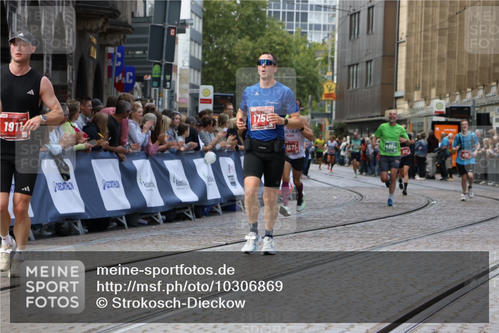 13.09.2026 - 21. swb-Marathon Bremen Strokosch-Dieckow http://msf.ph/oto/10306869 13.09.2026 13:00:28 Ziel 603, 671, 735, 912, 1571, 1758, 1911, 1930, 7015, 7170, 8689, 371, 453, 1136, 1550, 1754, 2141, 4904 meine-sportfotos.de