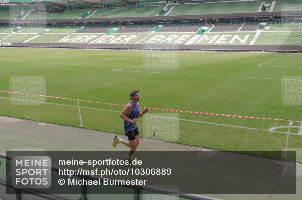 13.09.2026 - 21. swb-Marathon Bremen Michael Burmester http://msf.ph/oto/10306889 13.09.2026 12:29:43 Laufen im Stadion 314, 520, 547, 649, 719, 858, 934, 959, 1168, 1214, 1391, 1428, 1453, 206, 238, 322, 447, 814, 841, 875, 968, 1187, 1840, 2044, 2143 meine-sportfotos.de