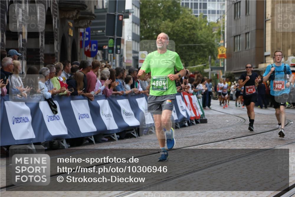 13.09.2026 - 21. swb-Marathon Bremen Strokosch-Dieckow http://msf.ph/oto/10306946 13.09.2026 13:00:33 Ziel 603, 671, 912, 1571, 1758, 1911, 1930, 2683, 5776, 7015, 7170, 8689, 371, 453, 2141, 4904 meine-sportfotos.de