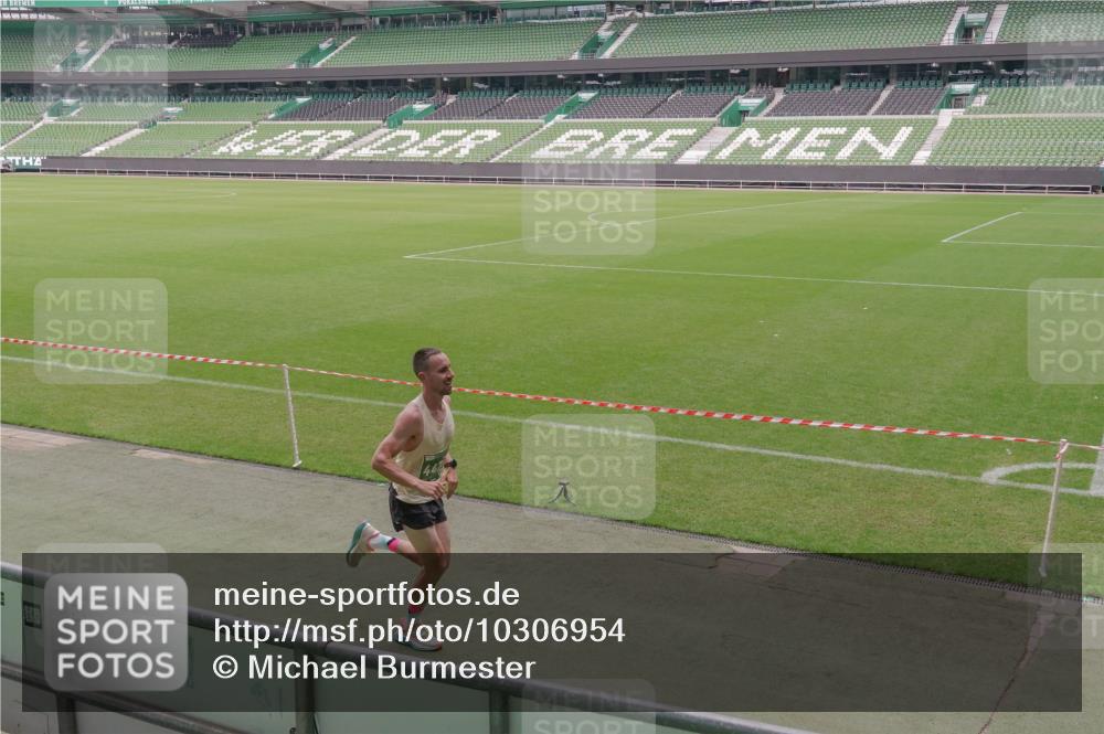 13.09.2026 - 21. swb-Marathon Bremen Michael Burmester http://msf.ph/oto/10306954 13.09.2026 12:30:20 Laufen im Stadion 314, 520, 547, 858, 934, 1168, 1214, 1357, 1453, 1639, 5212, 6485, 103, 206, 238, 322, 420, 447, 841, 875, 1187, 1352, 1840, 2032, 2143 meine-sportfotos.de