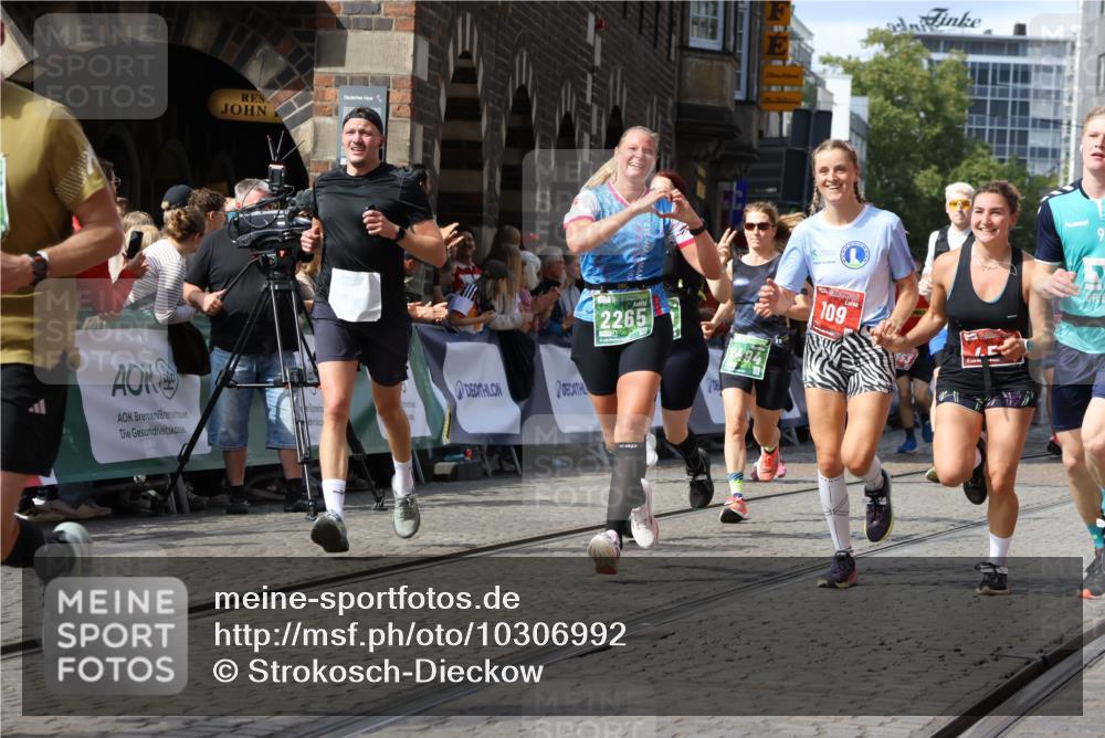 13.09.2026 - 21. swb-Marathon Bremen Strokosch-Dieckow http://msf.ph/oto/10306992 13.09.2026 13:30:19 Ziel 109, 454, 1173, 1205, 1308, 1611, 1653, 1759, 1780, 1848, 1861, 2126, 3190, 3320, 3667, 3908, 4524, 4575, 5039, 5198, 5348, 5631, 6225, 6720, 6942, 6992, 6994, 7093, 7609, 7932, 8110, 8115, 8267, 8470, 8899, 9049, 9104, 9125, 625, 1067, 2265, 2900, 3163, 3164, 3425, 4058, 4332, 4415, 4425, 4748, 5506, 5551, 6347, 6988, 7253, 7567, 7821, 8090, 8105, 8116, 8117, 8169, 8314, 8494, 8762, 8878, 8966, 9011, 9108, 9412, 9695 meine-sportfotos.de