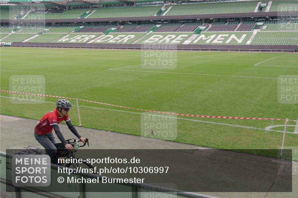 13.09.2026 - 21. swb-Marathon Bremen Michael Burmester http://msf.ph/oto/10306997 13.09.2026 12:30:50 Laufen im Stadion 314, 417, 520, 573, 1168, 1214, 1357, 1453, 1639, 4474, 5212, 6485, 6507, 8285, 103, 206, 238, 322, 358, 420, 553, 574, 841, 875, 1161, 1253, 1256, 1352, 1525, 1724, 1783, 1917, 2032, 3662, 4264 meine-sportfotos.de