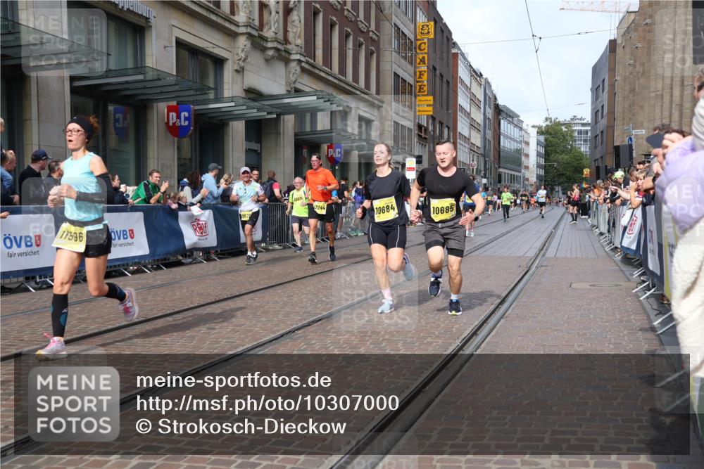 13.09.2026 - 21. swb-Marathon Bremen Strokosch-Dieckow http://msf.ph/oto/10307000 13.09.2026 10:53:46 Ziel 10255, 10579, 10708, 10822, 10947, 10996, 11010, 11206, 11290, 11329, 11361, 11476, 11765, 11989, 11998, 12075, 12244, 12356, 12435, 12515, 13531, 10141, 10174, 10222, 10227, 10478, 10479, 10626, 10684, 10685, 10821, 10838, 10845, 10886, 10905, 11242, 11446, 11489, 11502, 11590, 11596, 11800, 11950, 12056, 12119, 12308, 12331, 12341, 12405, 12492, 12515, 13597 meine-sportfotos.de