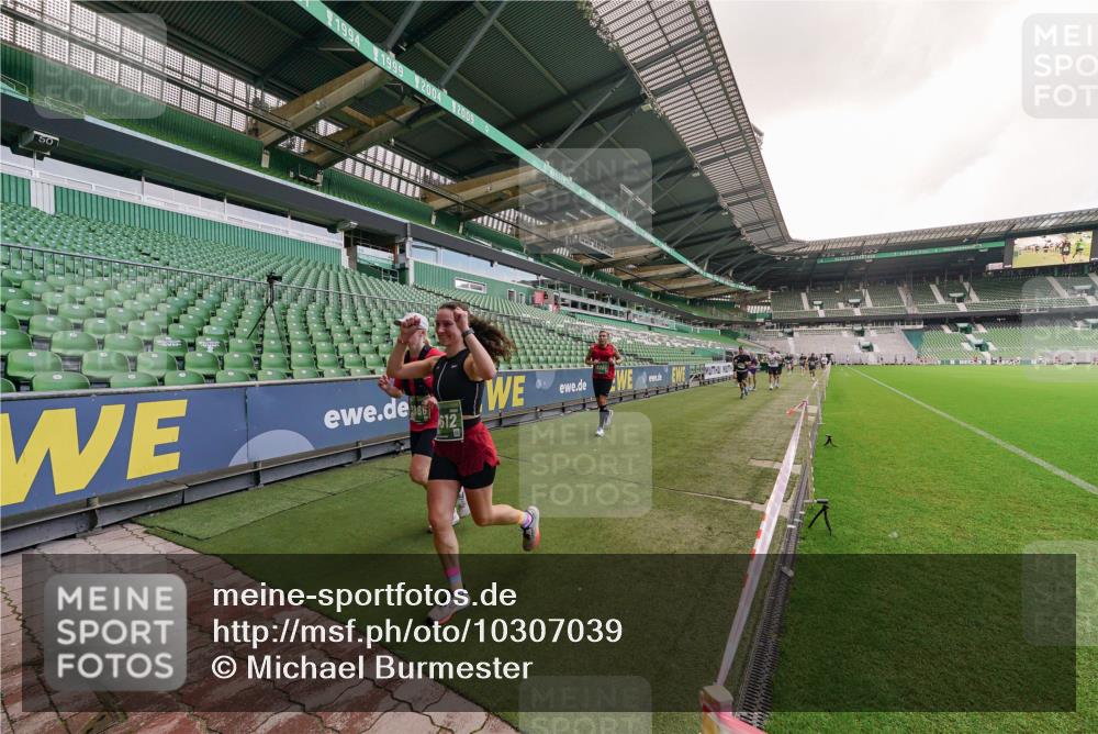 13.09.2026 - 21. swb-Marathon Bremen Michael Burmester http://msf.ph/oto/10307039 13.09.2026 13:00:31 Laufen im Stadion 135, 232, 242, 260, 318, 342, 440, 651, 687, 745, 1080, 1166, 1209, 1368, 1448, 1493, 1494, 1516, 1650, 1861, 1935, 1963, 2088, 2210, 2289, 2293, 2306, 2322, 2370, 2409, 2427, 2481, 2485, 2490, 2491, 2517, 2560, 2561, 2570, 2627, 2658, 2686, 2700, 2708, 2781, 2806, 2827, 2899, 2906, 2914, 2953, 2961, 2967, 3015, 3076, 3105, 3124, 3145, 3168, 3173, 3190, 3273, 3354, 3372, 3375, 3385, 3480, 3516, 3524, 3526, 3531, 3642, 3652, 3729, 3774, 3855, 3856, 3861, 3930 meine-sportfotos.de