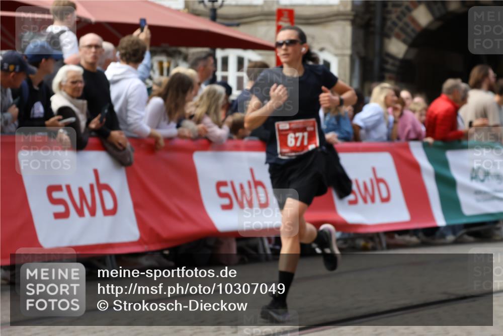 13.09.2026 - 21. swb-Marathon Bremen Strokosch-Dieckow http://msf.ph/oto/10307049 13.09.2026 13:00:42 Ziel 671, 912, 1550, 1754, 2683, 5776, 7015, 8689, 6359, 8749, 9849 meine-sportfotos.de
