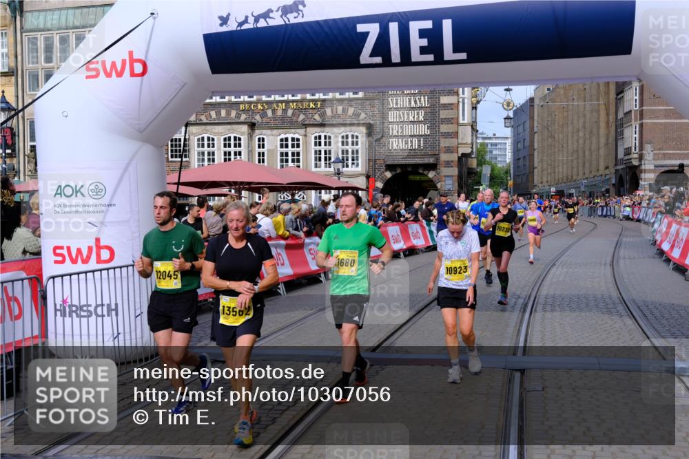 13.09.2026 - 21. swb-Marathon Bremen Tim E. http://msf.ph/oto/10307056 13.09.2026 10:50:40 Ziel 10170, 10233, 10525, 10840, 10923, 11111, 11178, 11497, 11499, 11622, 11680, 11742, 12045, 12078, 12269, 12447, 13562 meine-sportfotos.de
