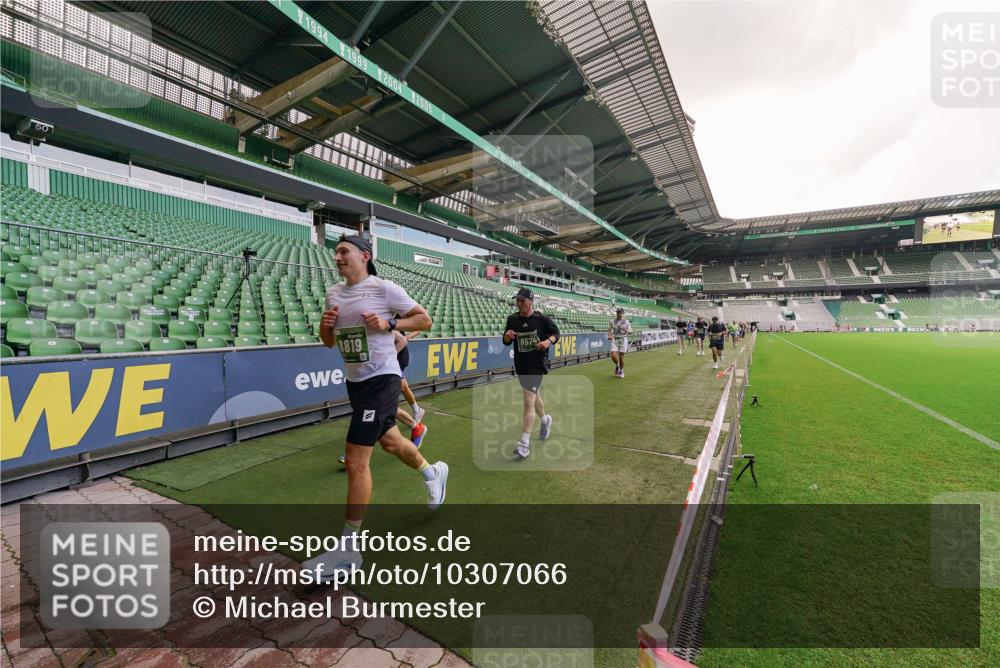 13.09.2026 - 21. swb-Marathon Bremen Michael Burmester http://msf.ph/oto/10307066 13.09.2026 13:00:38 Laufen im Stadion 135, 232, 242, 260, 282, 318, 342, 440, 651, 687, 745, 1080, 1166, 1209, 1368, 1448, 1493, 1494, 1516, 1582, 1650, 1861, 1935, 1963, 2088, 2289, 2293, 2306, 2322, 2370, 2409, 2427, 2481, 2485, 2490, 2491, 2517, 2560, 2561, 2570, 2627, 2658, 2686, 2700, 2708, 2781, 2806, 2899, 2906, 2914, 2953, 2961, 2967, 3015, 3076, 3105, 3124, 3145, 3168, 3173, 3190, 3273, 3354, 3372, 3374, 3375, 3385, 3480, 3524, 3526, 3531, 3642, 3652, 3729, 3774, 3855, 3856, 3861, 3930 meine-sportfotos.de