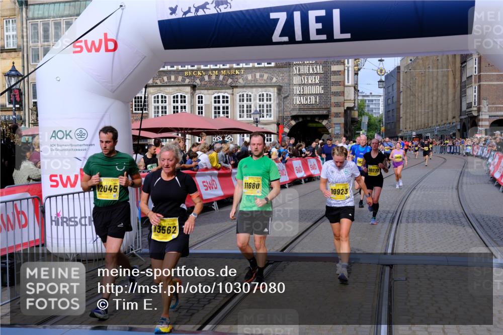 13.09.2026 - 21. swb-Marathon Bremen Tim E. http://msf.ph/oto/10307080 13.09.2026 10:50:40 Ziel 10170, 10233, 10525, 10840, 10923, 11111, 11178, 11497, 11499, 11622, 11680, 11742, 12045, 12078, 12269, 12447, 13562 meine-sportfotos.de